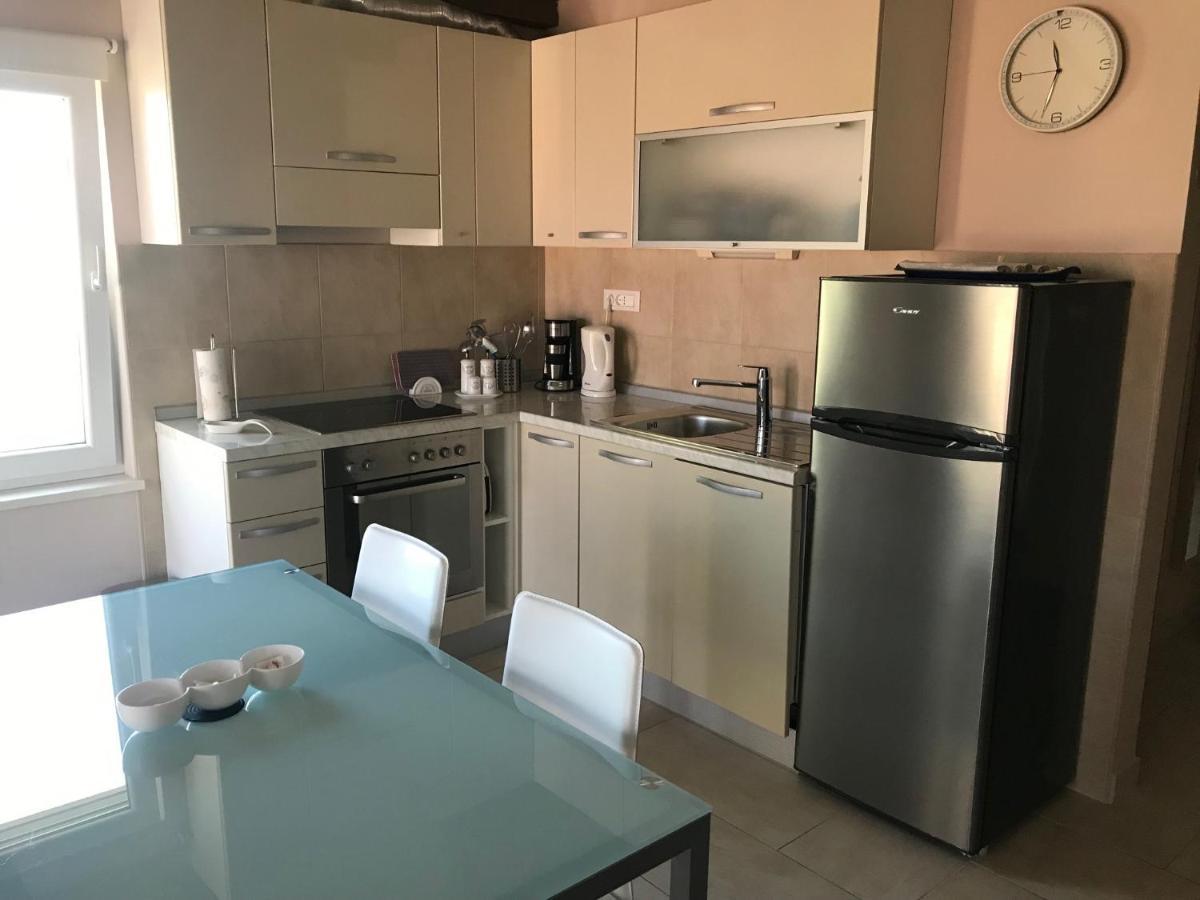 Apartments Maslina Primosten Luaran gambar