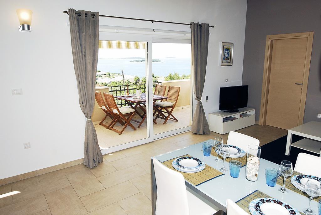 Apartments Maslina Primosten Luaran gambar
