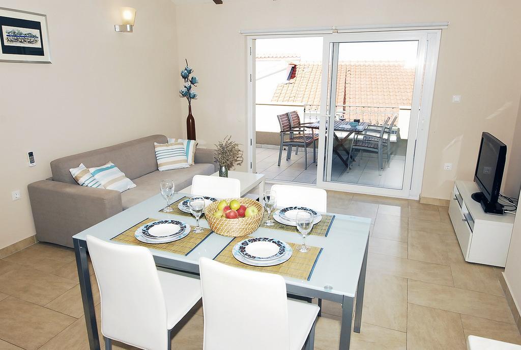 Apartments Maslina Primosten Luaran gambar